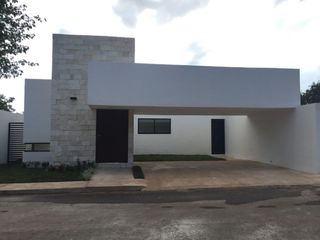 Casa en venta de una planta en Conkal Yucatán.