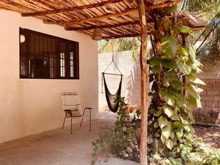 Casa en renta en Sisal con hermoso jardín