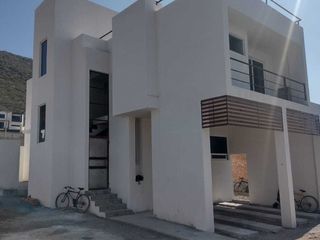 Casa en venta en Fraccionamiento Solares Banthi con excelentes acabados