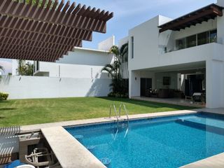 Hermosa residencia moderna 5 recs 5 baños 6 autos alberca Zona Dorada Cuernavaca