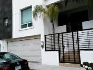 Casa amplia en venta en Cumbres 6 sector D Monterrey