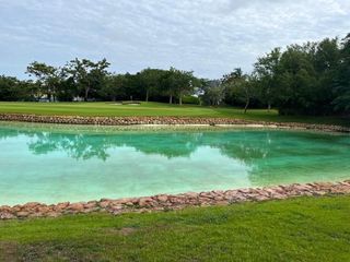 Espectacular terreno al campo de golf Yucatan Country Club en Merida, Yucatan
