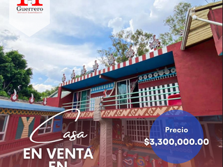 Casa extravagante en venta a un par de cuadras del centro de Tepotzotlán.