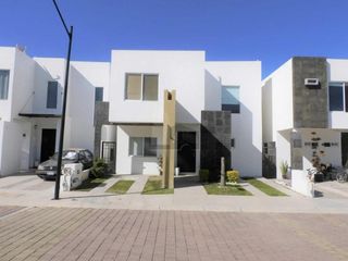 Casa en venta en Juriquilla Santa Fe, 3 recámaras, diseño moderno.