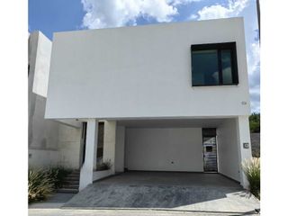 Casa en Venta Mítica Residencial Equipada en Santiago, Nuevo León