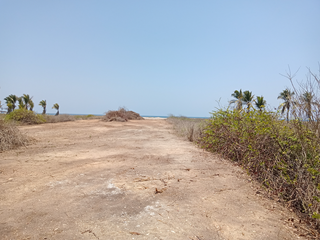 Terreno de Playa junto al mar de Barra Vieja en Acapulco