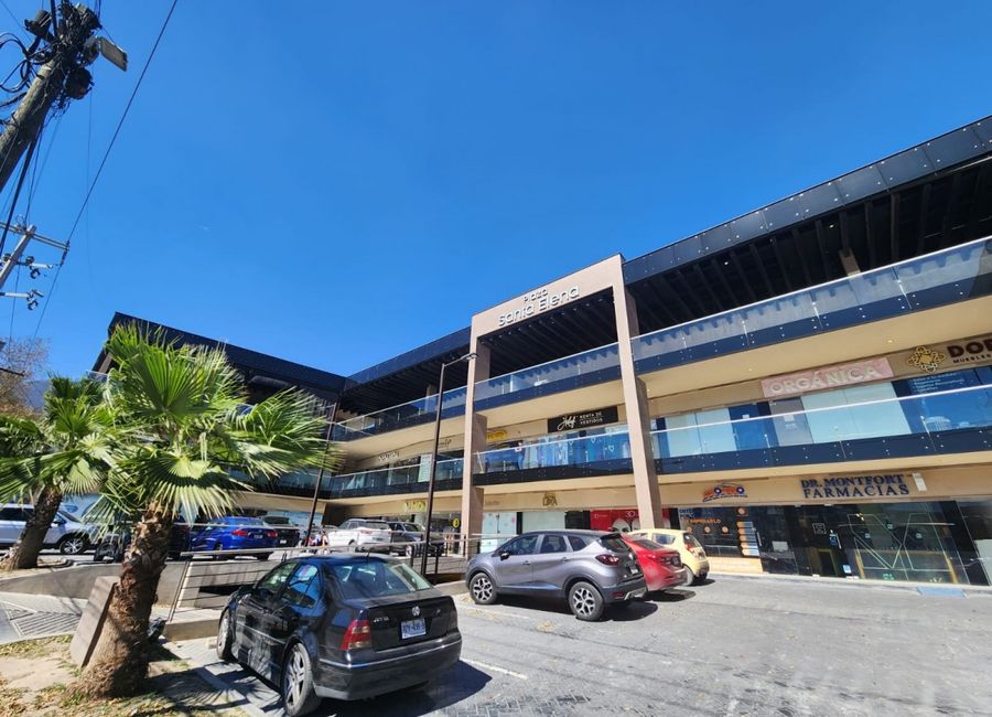 RENTA de local comercial en Plaza Santa Elena, en Terranova, Vista