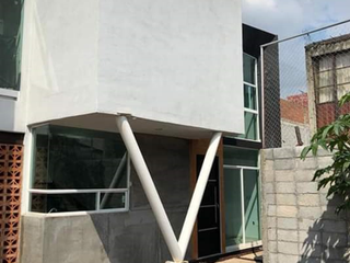 Casa en venta en Col. Santiaguito $1,360,000