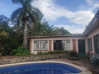 Casa Sola con Alberca y Jardín  a Unos Min de la UNIVERSIDAD UNINTER CUERNAVACA!