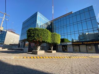 Céntricas oficinas en venta en Del Prado, esquina con Avenida Tecnológico