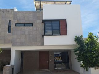 Casa de 3 niveles en Coto Creta de Capital Norte