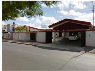 Venta Casa - Residencia sobre Av. Yucatan, Jardines de Merida, Norte