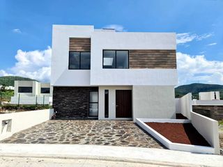 CASA EN VENTA LOMALTA TRES MARÍAS, CON TERRAZA ROOF CON VISTA PANORÁMICA