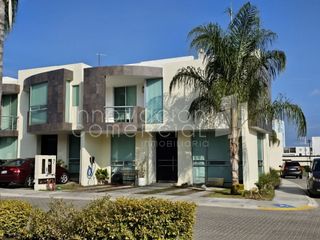 Casa en Venta en Valle de Juriquilla, en condominio con alberca y seguridad 24/7