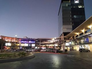 En venta  local comercial 66 mts2 en Plaza Andenes  exclusiva plaza al poniente de la ciudad