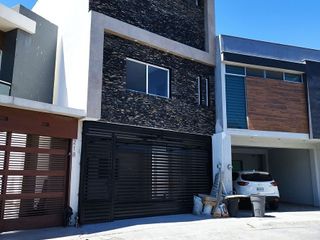 Casa en venta en villas de Anáhuac