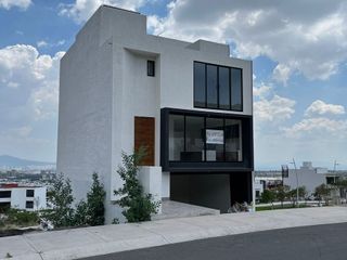 En VENTA | Espectacular casa en privada con Casa Club, Nuevo Refugio, Querétaro