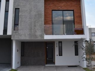 CASA EN VENTA EN ATMOSFERA HABITAD Y EQUILIBRIO