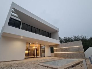Casa en venta en Yucatan Country Club Privada Oasis Merida Yucatan