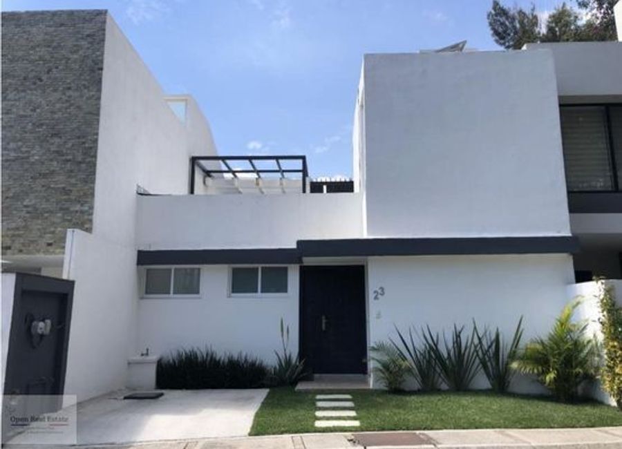 CASA CON ROOF GARDEN Y ALBERCA EN FRACC. AL NORTE DE CUERNAVACA