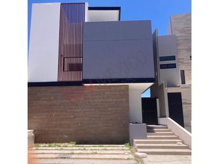 Se vende casa en La Vista Residencial Querétaro con Roof Garden
