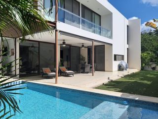 Preciosa casa en venta en el Yucatán Country Club