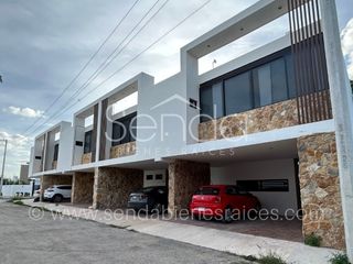 Casa tipo townhouse en venta de 2 habitaciones y alberca en Real Montejo Mérida