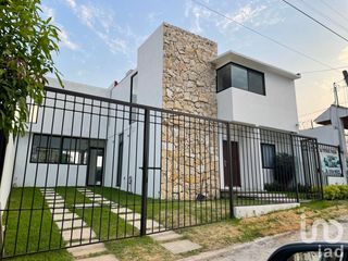 Casa en venta en Pedregal de Oaxtepec, Morelos.