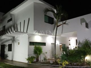 Casa en Venta, Cumbres Residencial, Cancún.