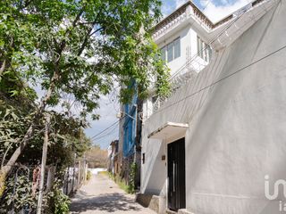 Casa con 4 recamaras en Lomas de la ERA con Uso Comercial en planta Baja