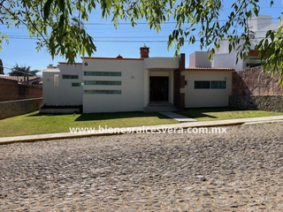 CASA EN VENTA EN TEQUISQUIAPAN, EN RESIDENCIAL VIÑEDOS AHILET