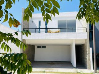 Casa en Venta en El Mayorazgo zona Sur Salida a Silao