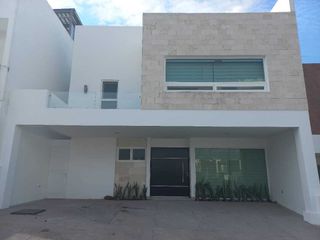 Venta casa Colinas de Juriquilla Queretaro 4 habitaciones c/u baño, Sala TV