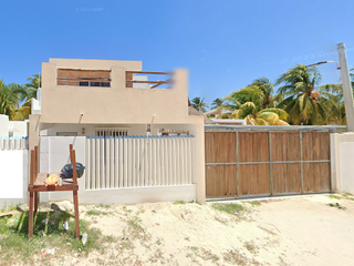 Casa EQUIPADA de 3 Recámaras y 5 Baños a 100mts de la Playa en Chelem Puerto