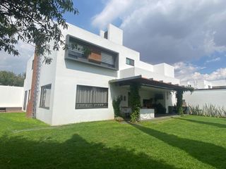 Residencia en Zavaleta-Camino Real a Cholula, Fraccionamiento cerrado.