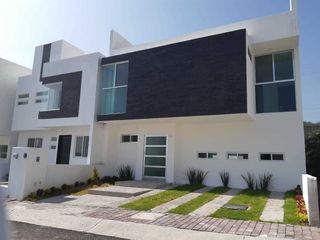 Se Vende Preciosa Casa en Punta Esmeralda, 3 Recámaras, 3.5 Baños, ROOF GARDEN