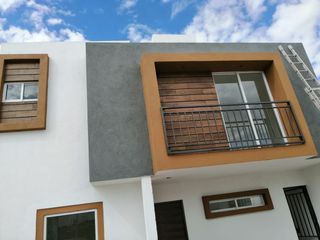 Preciosa Casa en Grand Juriquilla, LUJO, 3 Recamaras, Estudio, Jardín, Alberca