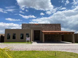 Casas en Venta en San Miguel de Allende de UNA PLANTA, Vive con Calidad de Vida!
