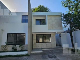 Venta de Residencia de 2 plantas, ubicada en Av. Agustín Melgar , Campeche.