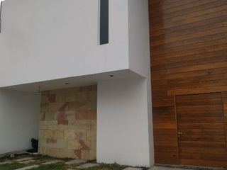 Estrena Residencia en Lomas de Juriquilla, 0ficina, Doble Altura, de Autor !!!