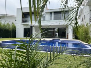 PRECIOSA RESIDENCIA COLINDANTE AL GREEN FRACC PARAÍSO COUNTRY CLUB