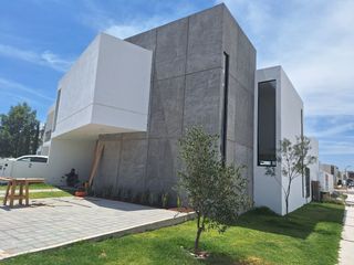 Casa en venta,con Recama y baño en p.b., cañadas del arroyo, Corregidora Qro.