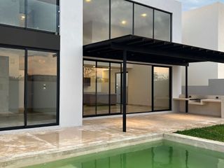 Casa en venta en Mérida en Privada con amenidades, Entre Parques
