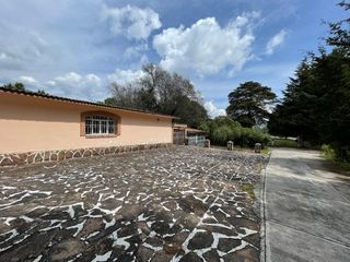 Casa en Venta en Donato Guerra a pie de carretera con Terreno de 11,700 m2 de te