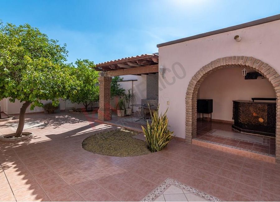 Casa en venta ubicada en Torreon Jardin, Equipadisima.