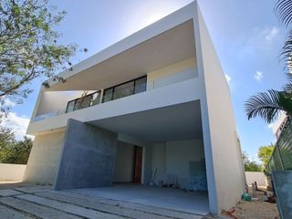 Casa(56) en Venta en Privada Oasis en Yucatán Country Club