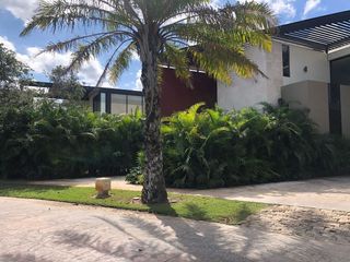 Casa de lujo en renta o venta en Yucatán Country Club.