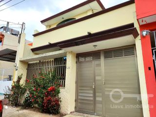 Venta de Casa de 2 niveles y 2 habitaciones en Calle Jazmines, Col. Rancho Alegre 1, Coatzacoalcos, Veracruz.
