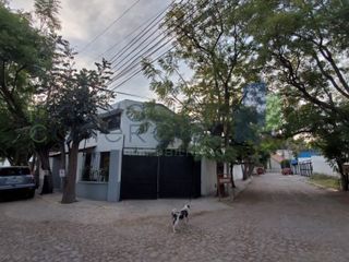 Casa en venta en Jurica  con recámara en planta baja, de 3 niveles