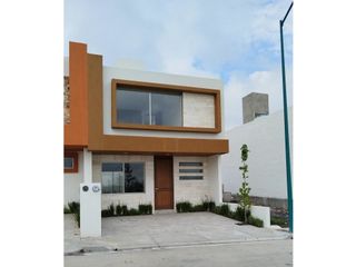 Moderna Casa en venta en Cañadas del Bosque Tres Marías L44 $2,850,000